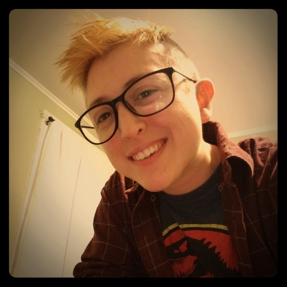 Meet your Posher, Cas - Picture 1 of 1